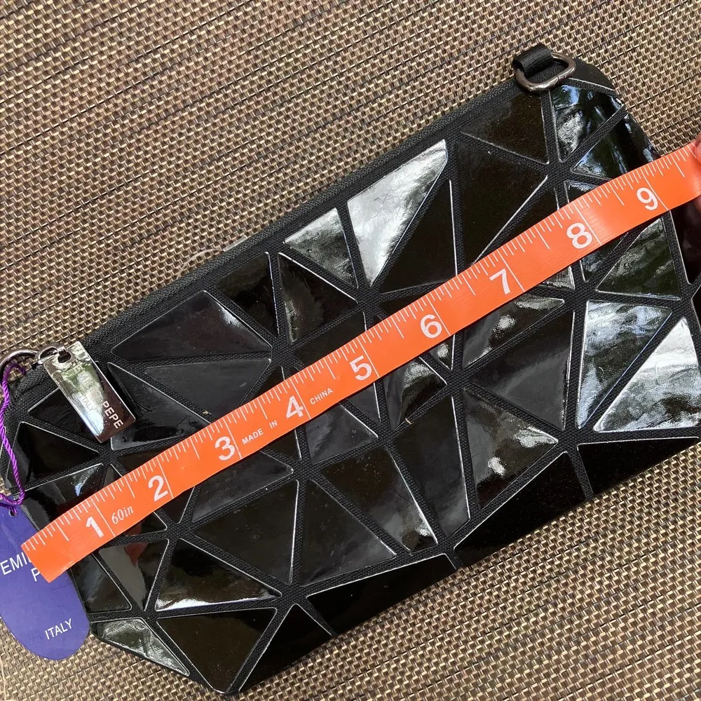 Emilio Pepe Italy Triangle Shape Blocks Wristlet/Crossbody Chain link NWT Black - Image 5