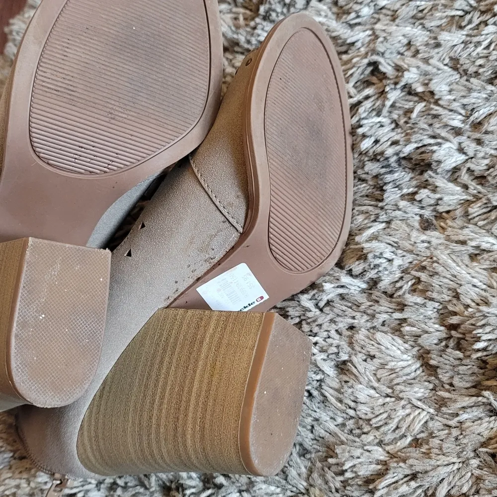 BKE Sole Taupe Suede Siren Open Toe Lace Up Heeled Sandals 7.5 - Image 7