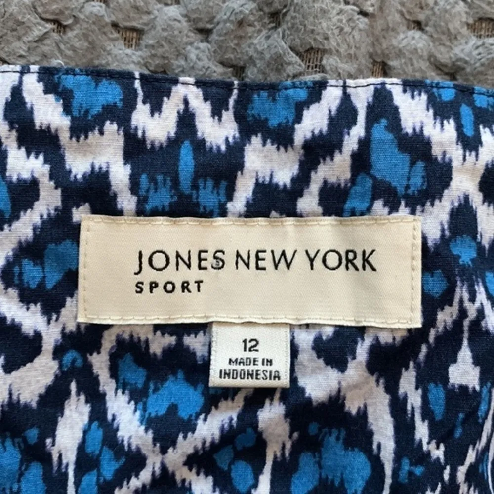 Women's Jones New York JNY Blue White Box Neck Sleeveless Blouse Size 12 EUC - Image 3