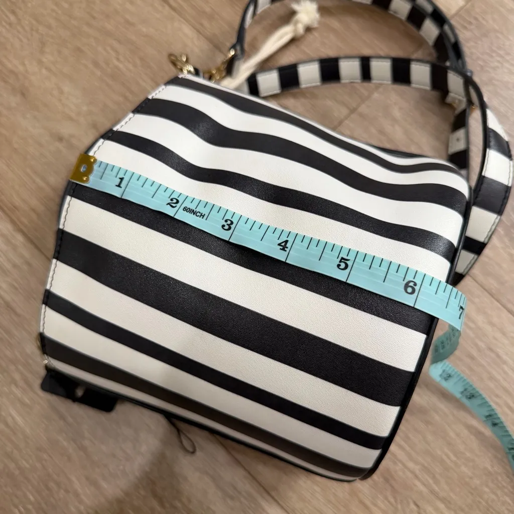 NWT Lionel Black & White Striped Bucket Bag Drawstring Crossbody Handbag - Image 11