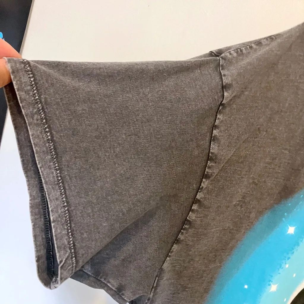 H&M Divided Orca Whale Graphic Cropped T-Shirt | Distressed Edges & Retro Vibe - Image 3