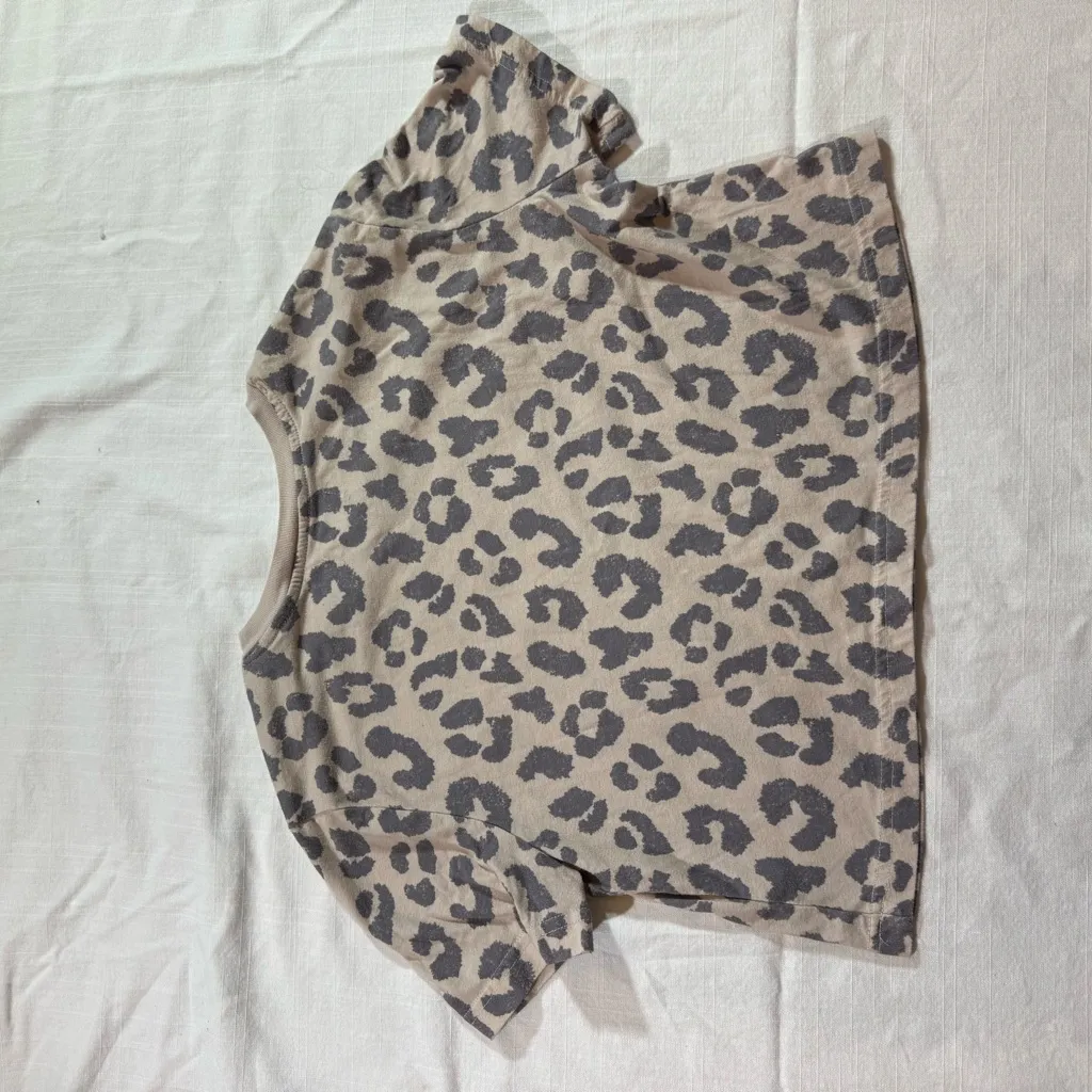 Colsie Gray and Cream Patterned Top - Image 5