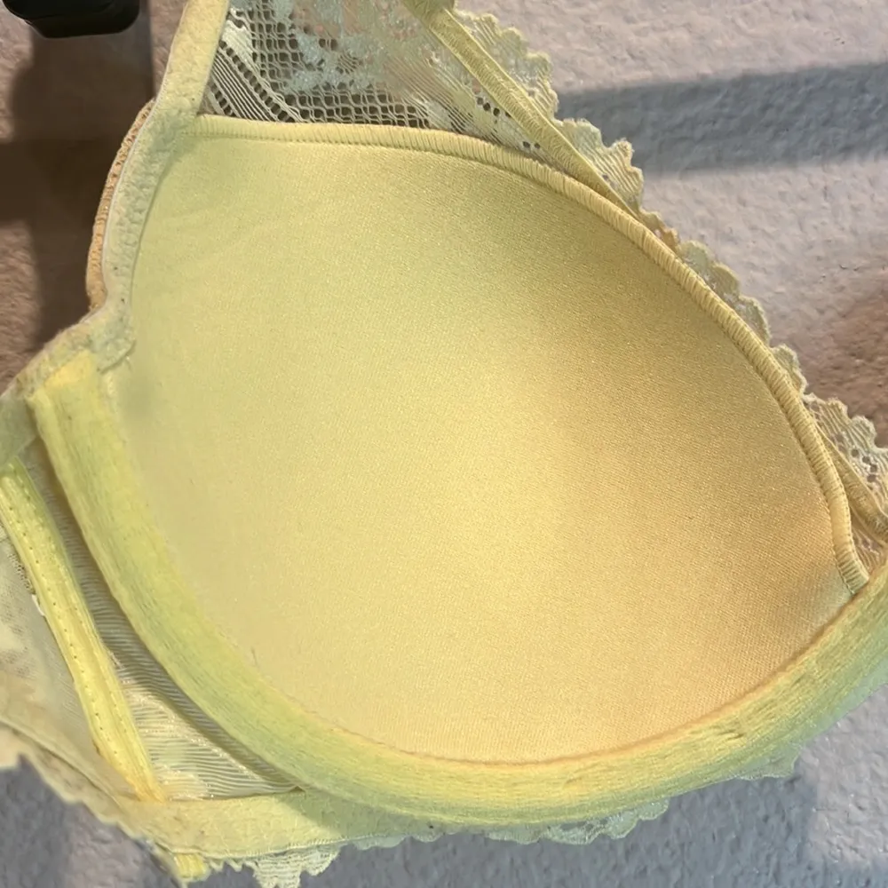 Wacoal Woman’s Yellow Embrace Lace Plunge Bra Convertible back Size 32D - Image 13