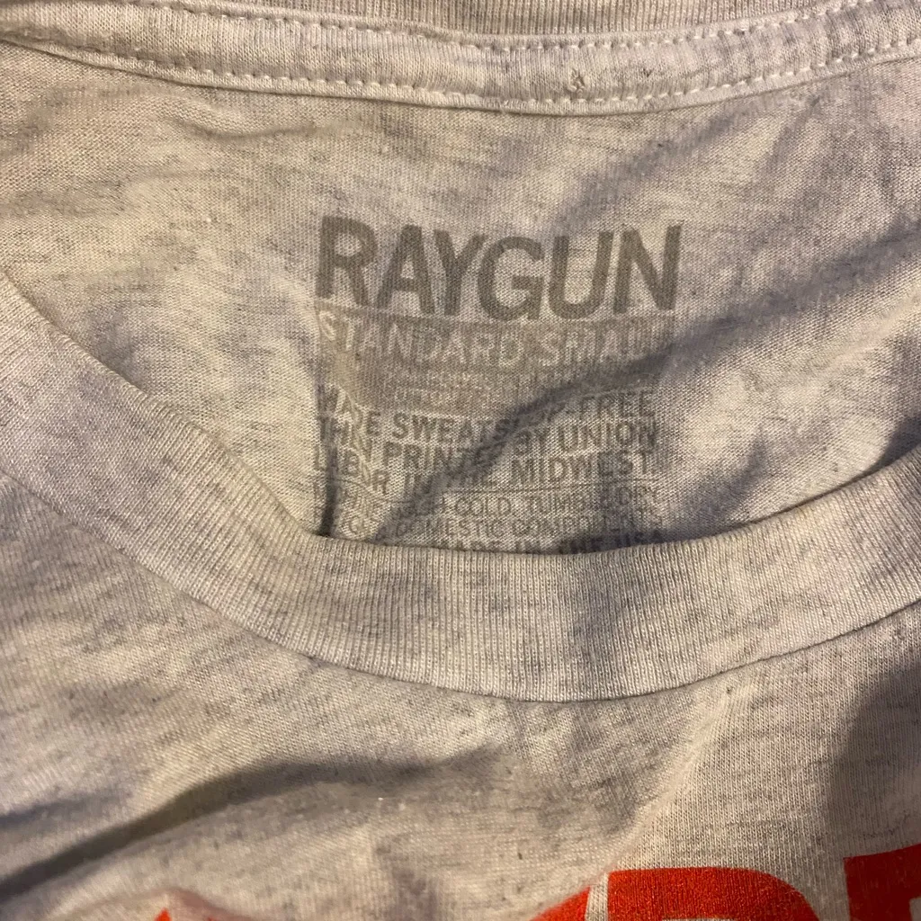 ❤️ Raygun Beaverdale She’s a Brick House Graphic Tee Gray - Image 4