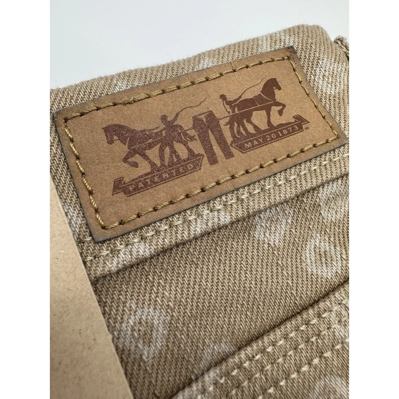 Womens NEW Levi's Mid-Rise Tan Beige Stretch Denim Shortie Jean Shorts  SIZE 8 - Image 7