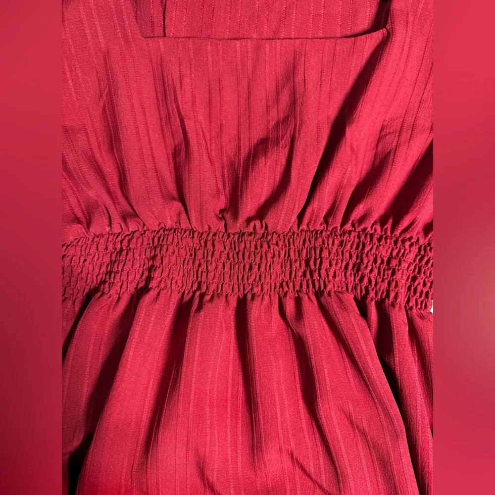 Red long sleep synched waist size medium top - Image 2