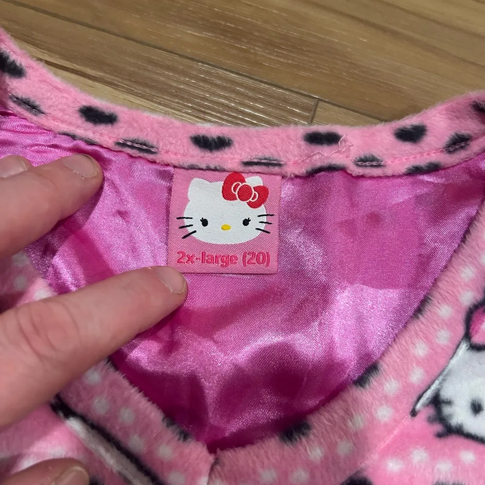 Hello Kitty Cozy Pink Fleece Pullover Long Sleeve Top Size 2X - Image 3