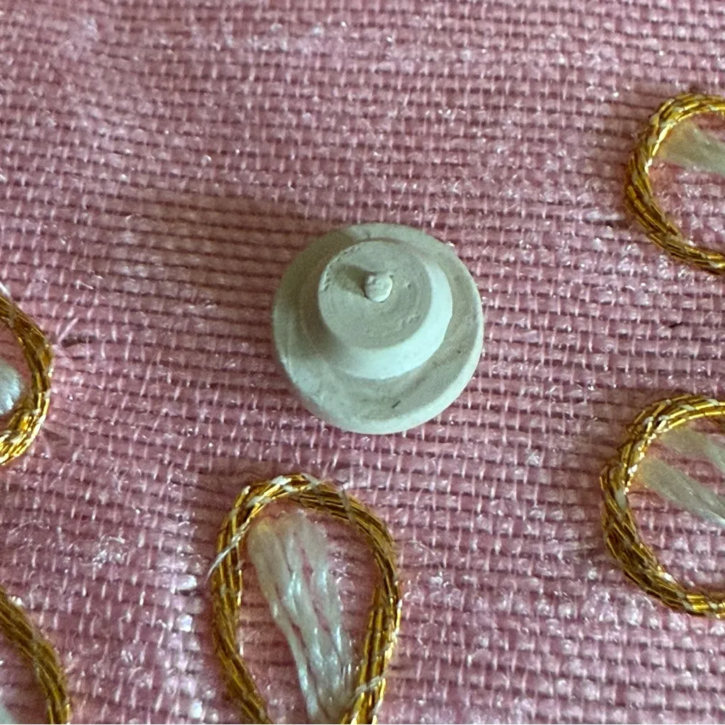 Vintage 80s Signed SAL Swarovski Pavé Crystal & Gold Tone Heart‎ Cip On Earrings - Image 8