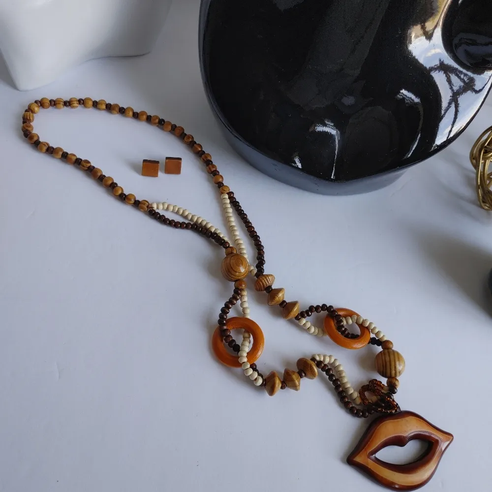 Boho Funky Wood Necklace with Lips Pendant Earrings Set New Brown - Image 3