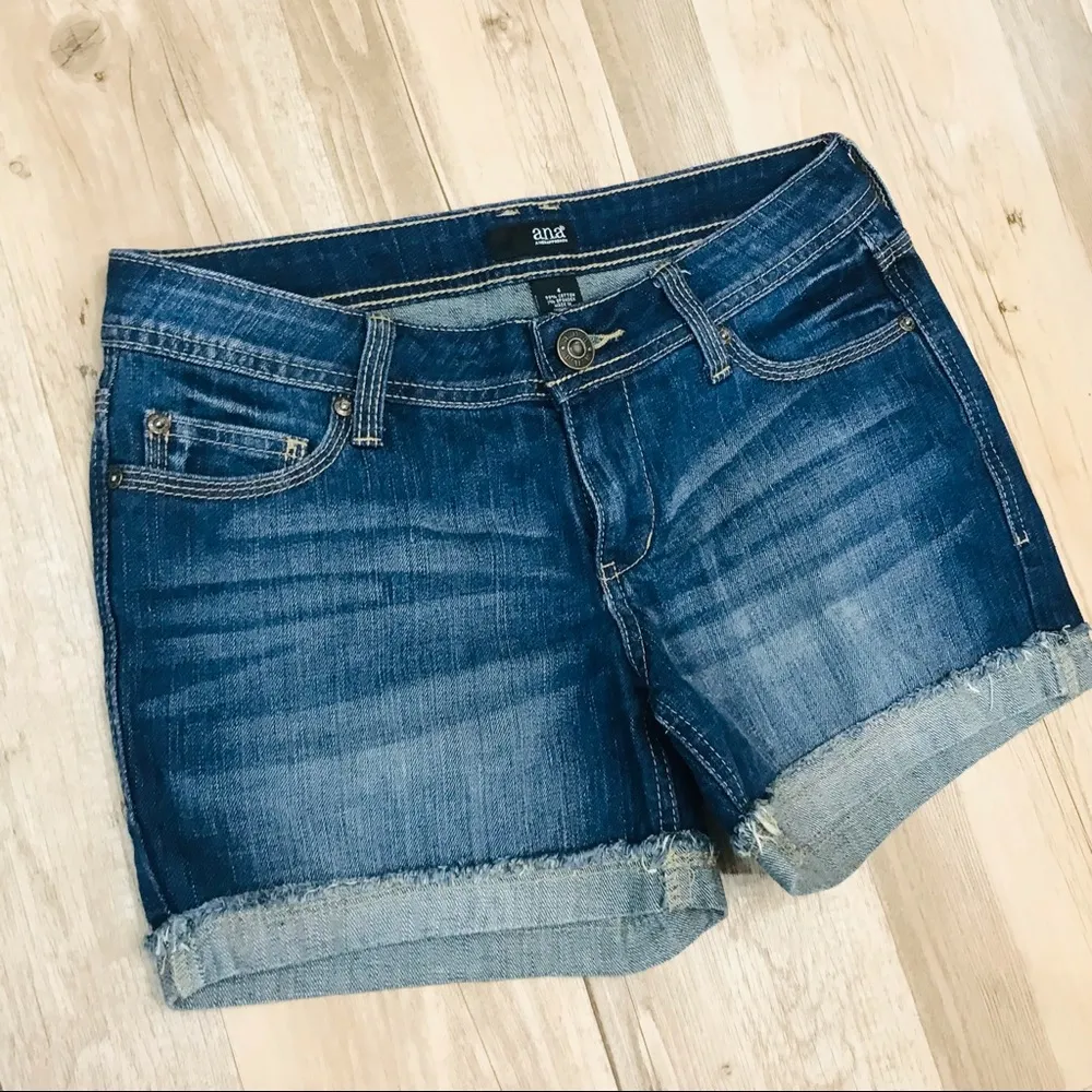 A.n.a Raw hem Jean cuff shorts size 4 - Image 4