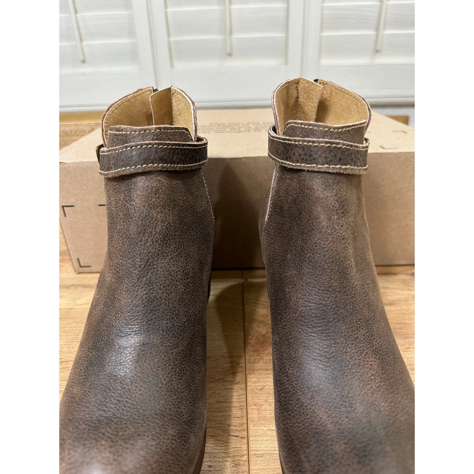 Californians Jordyn Wedge Boots Dark Brown Leather Size 10 NWOB Versatile Comfy - Image 6