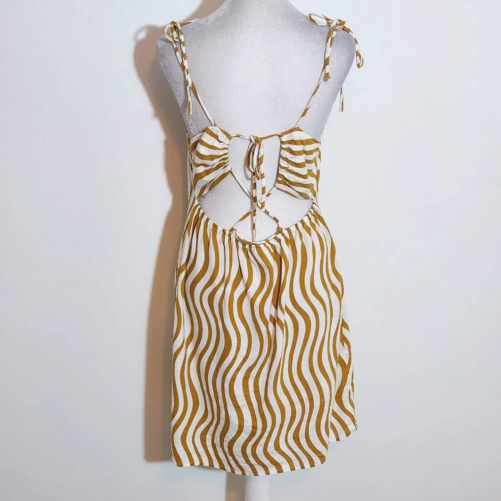 Future Collective Alani Noelle Wave Pattern Mini Dress Size Small Linen Blend White - Image 5