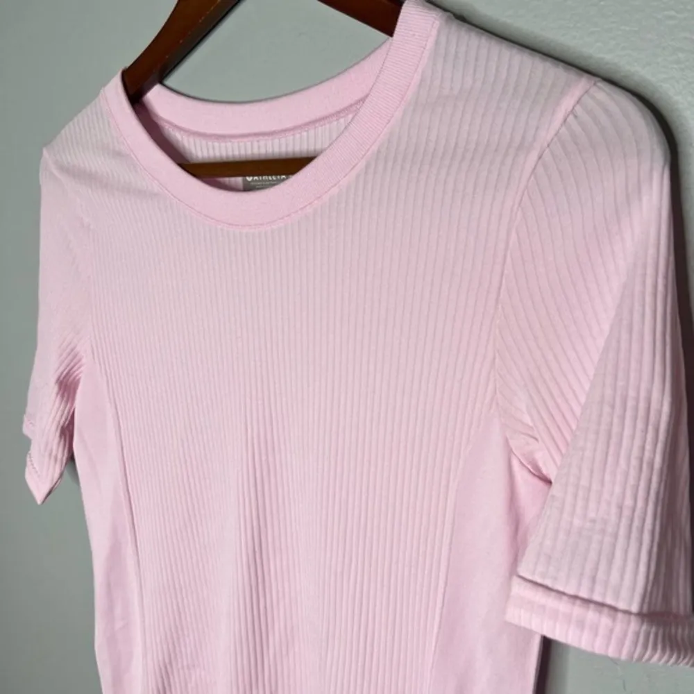Athleta Renew T Shirt Womens Pink Ribbed Seamless Short Sleeve Crew Neck small - Image 6
