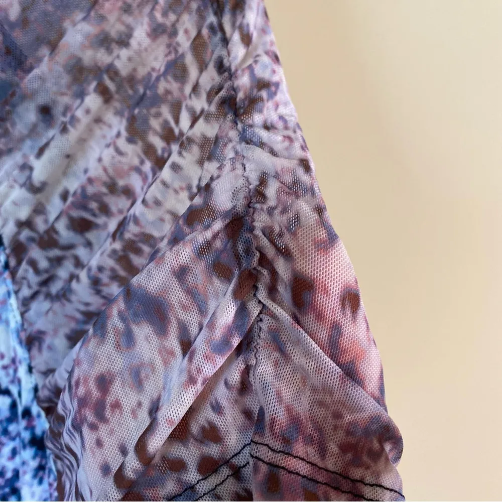 Jennifer Lopez Blue and White Short Sleeve Blouse - Image 4