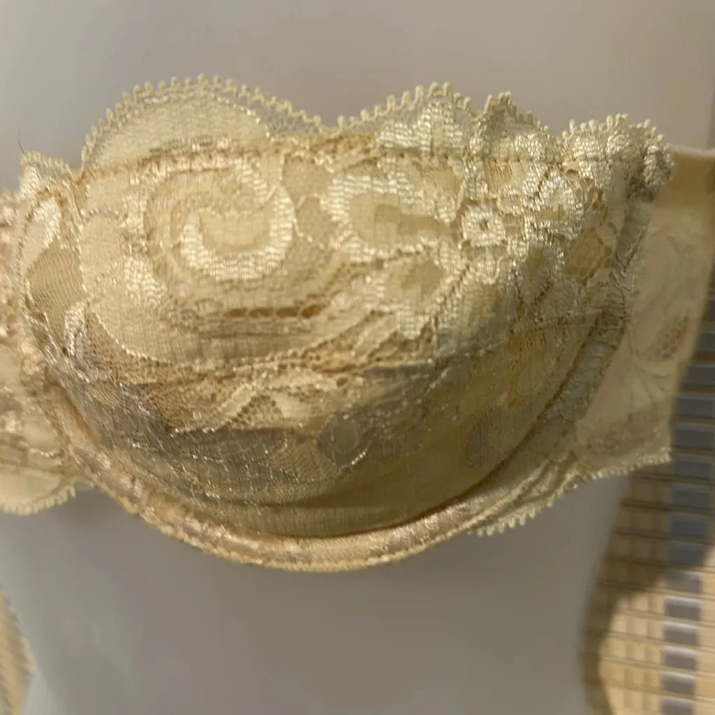 Victoria’s Secret 1970s/1980s Lightly Padded Cream Underwire Strapless Bra 34B - Image 5