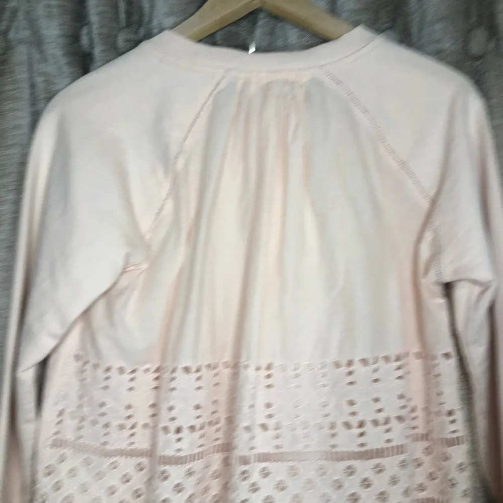 J.Crew  Light Pink Eyelet Lace Back Crew Neck Sweatshirt Size Extra Small - Image 10