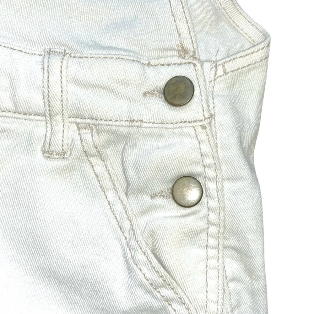 WILD FABLE White Overall Denim Ripped Shorts Size M - Image 6