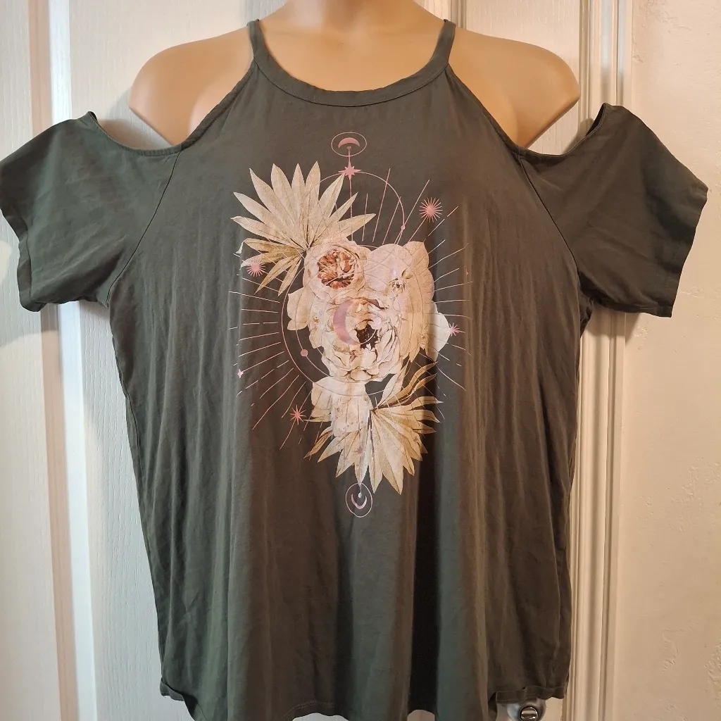 Torrid Sz 3 Women's Green Cold Shoulder Tee - Image 3