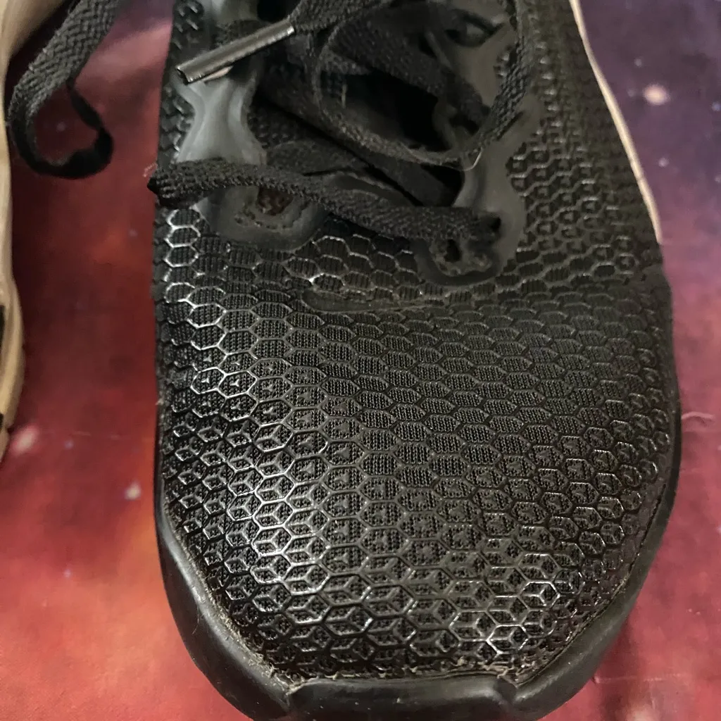 Nike Womens Metcons Black Sneakers Size 7.5 Tennis Shoes  A02982-010 Used - Image 3