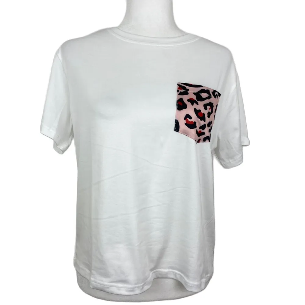 NWOT Women’s white Pj top Leopard pocket detail Size L Tan Size L - Image 2