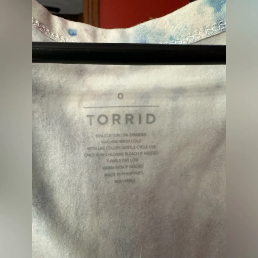 TORRID NWOT Foxy Scoop Neck tie dye Racerback tank, size 0/ 12W - Image 7