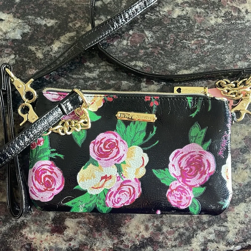 Betsey Johnson crossbody/wristlet - Image 2