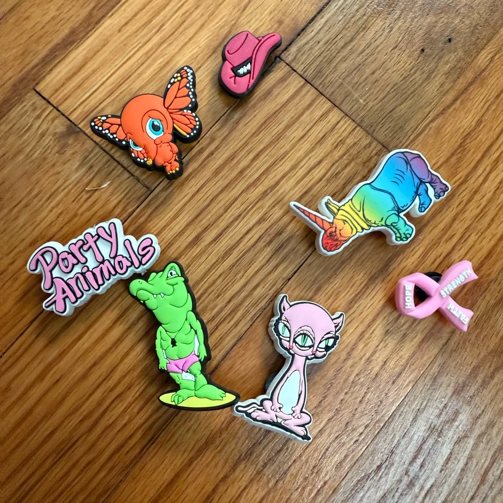 New NWT Crocs Ron English Party Animal Cruella Bae Platform Collaboration Clog - Image 3