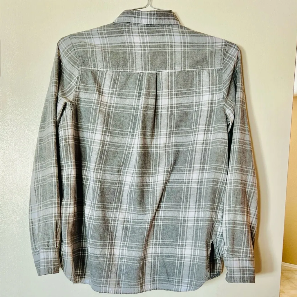 Old Navy Gray Plaid Flannel Button Down Shirt EUC - Image 2