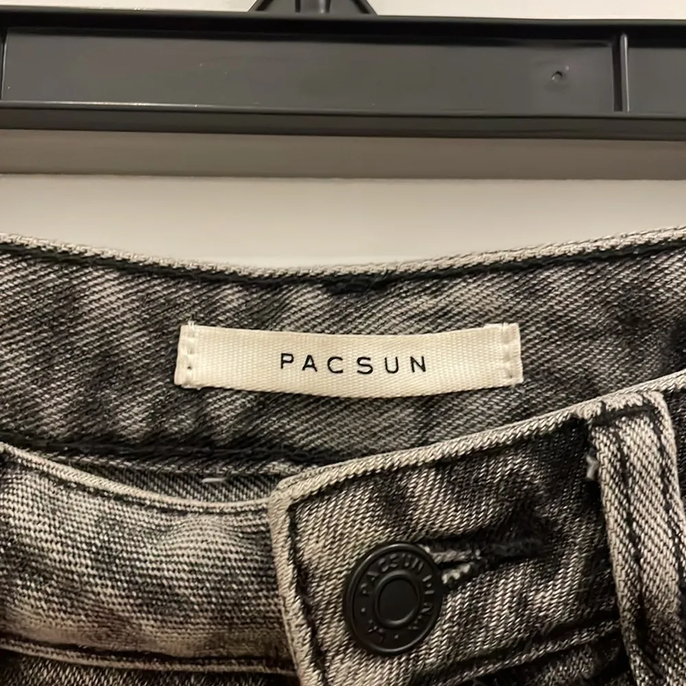 PacSun Black 90s Boyfriend Jeans size 25 - Image 4