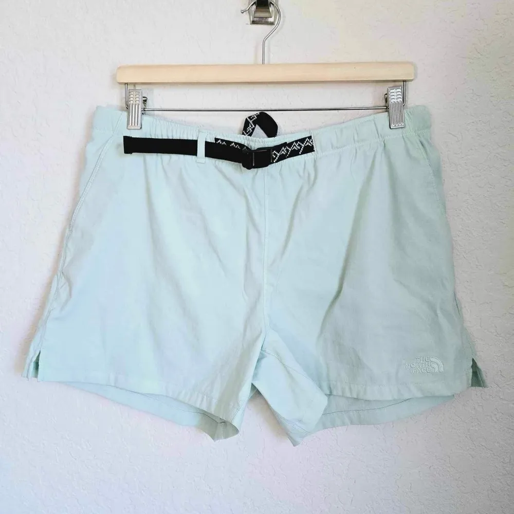 The North Face Belted Mint Green Shorts Size Large - Image 2