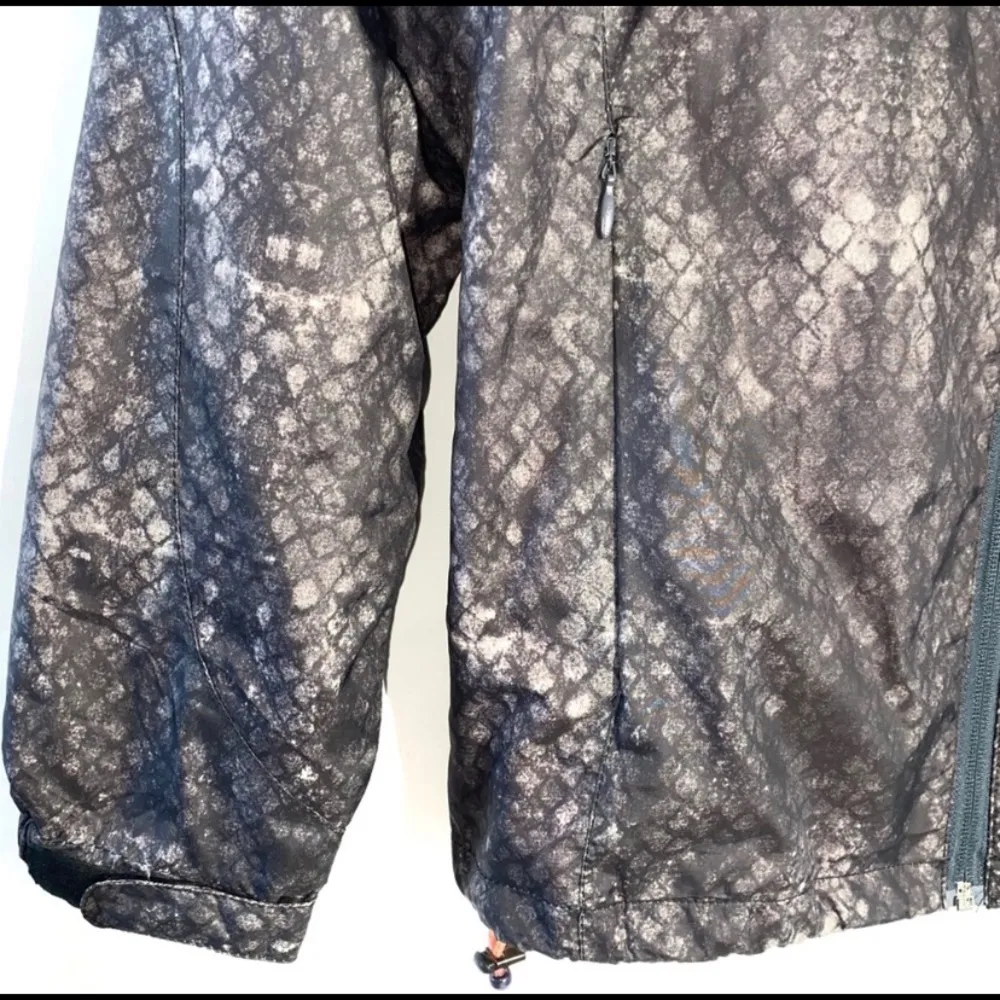 New Balance Windbreaker Snake Print Small - Image 3