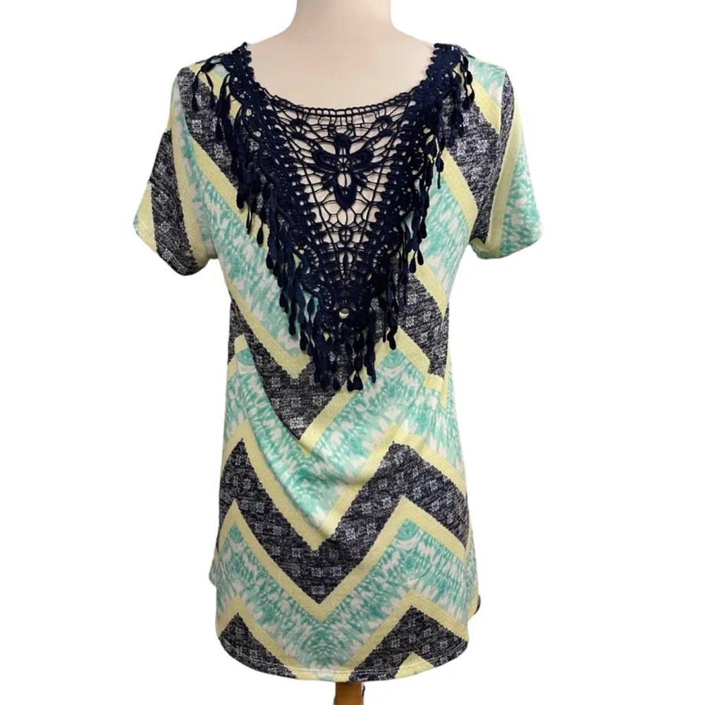 Women's Absolutely Famous Top Size M - Image 3