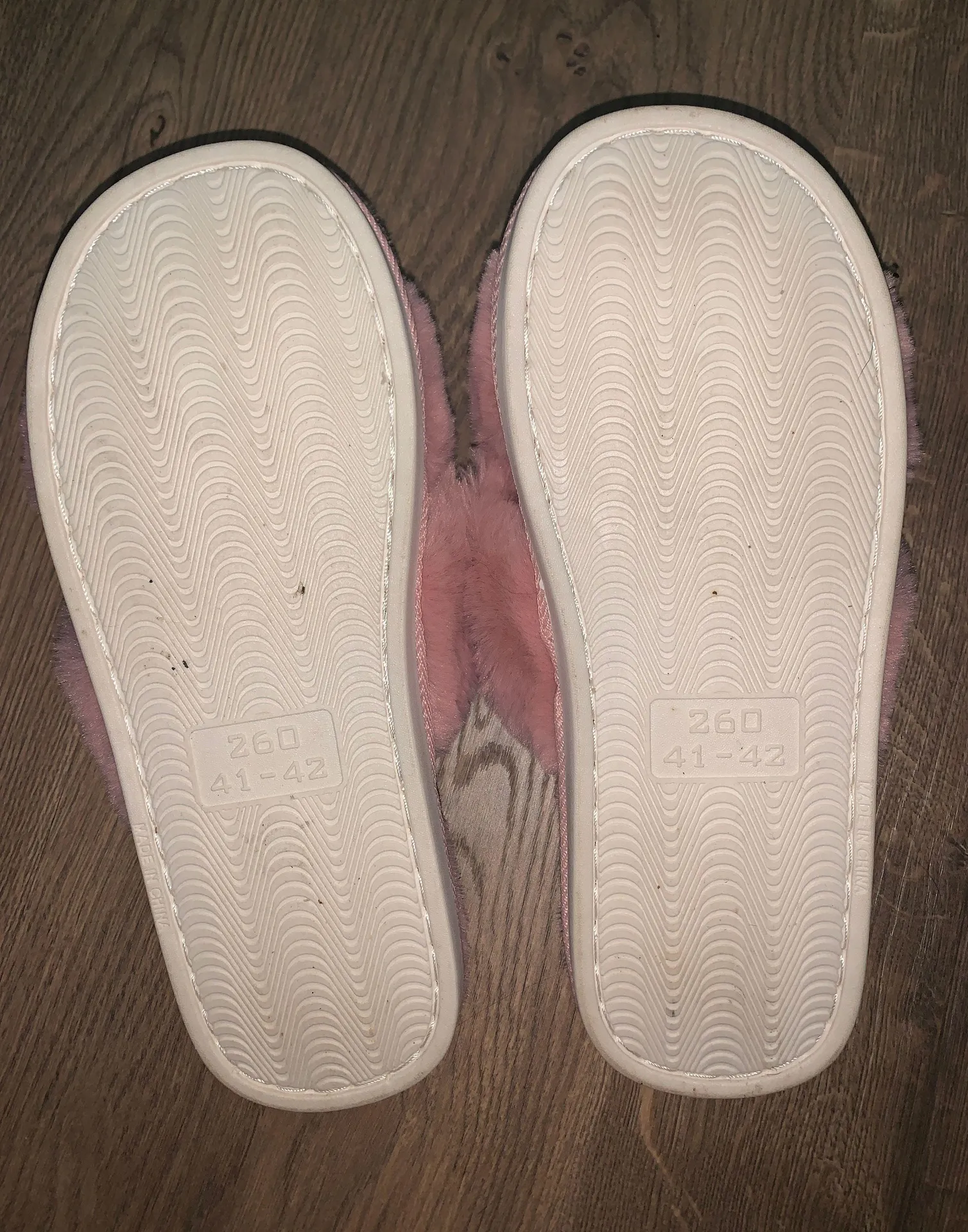 Fuzzy Slippers Pink Size 8 - Image 3