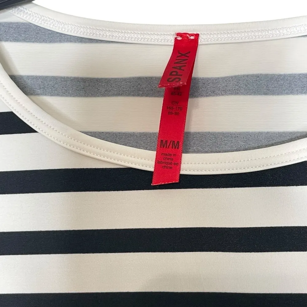 SPANX Black and White StripRashgaurd Sun Shirt size M - Image 7