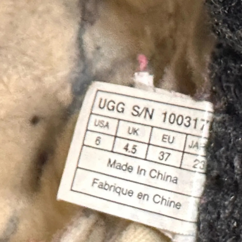 UGG Australia  Women's CAMBRIDGE Black Suede Knit Size 6 - Image 11