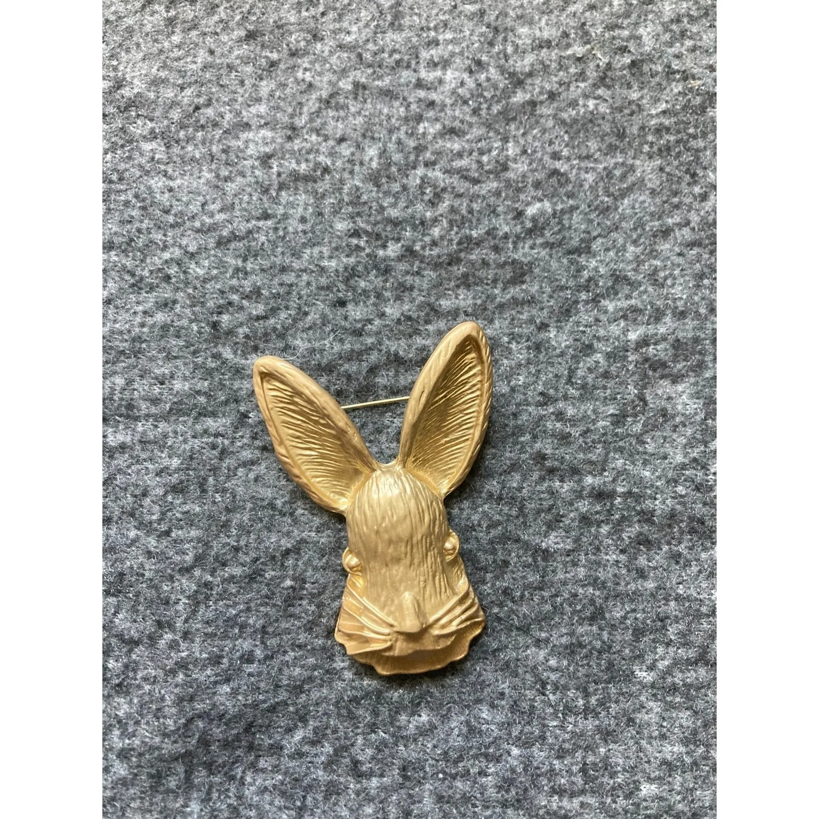New Retro elegant‎ Matte Metal cute rabbit Portrait Brooches Golden new Easte… - Image 2