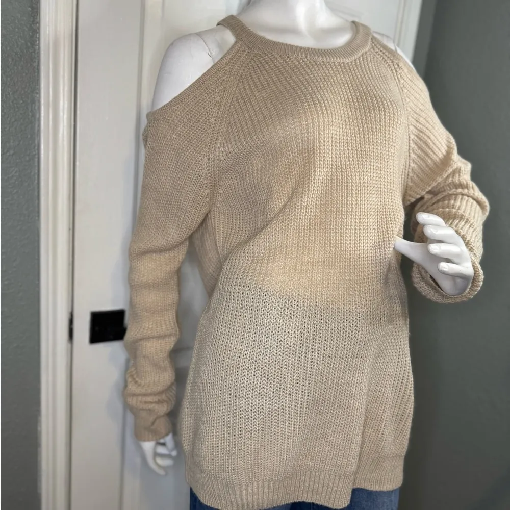 Sanctuary/ Anthropologie Cold Shoulder Sweater Size Medium. - Image 3