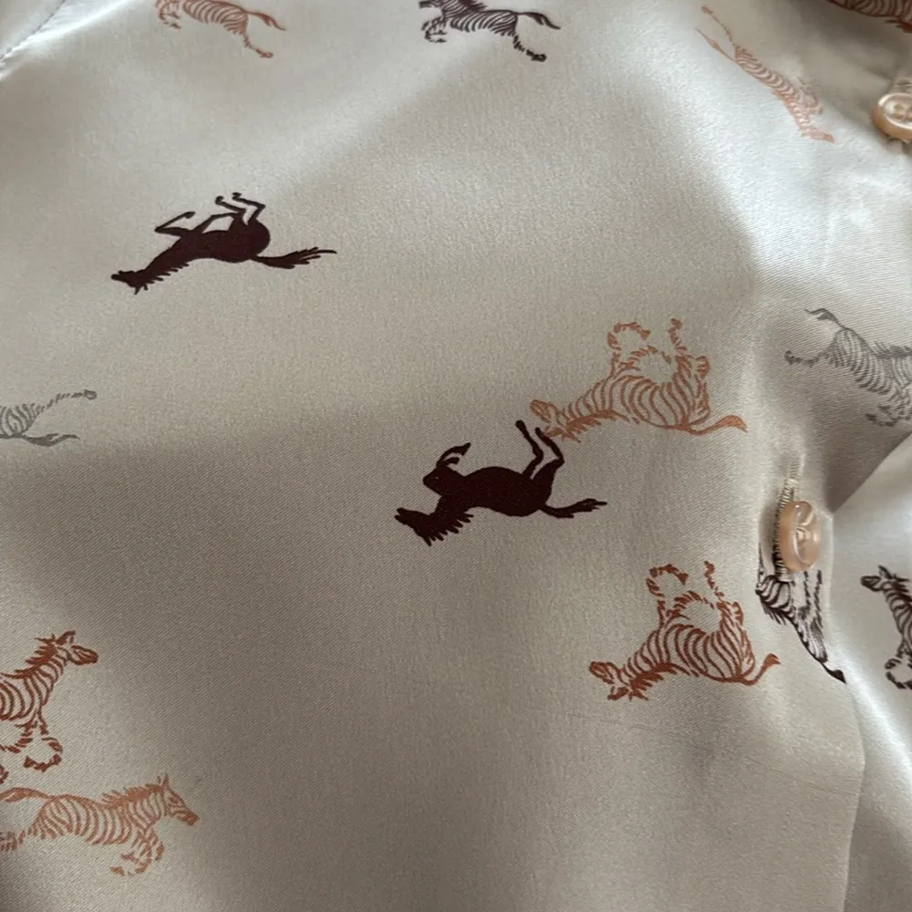 VTG John Meyer Horse Print Silky Feel Taupe Blouse Sz 6 Horses Zebra Safari LS Tan - Image 5