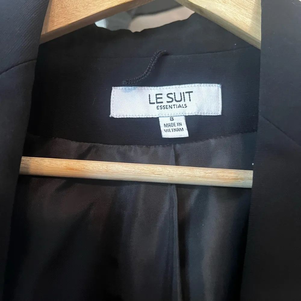 Le Suit Size 8 Black 4 Button Fitted Blazer Womens - Image 4