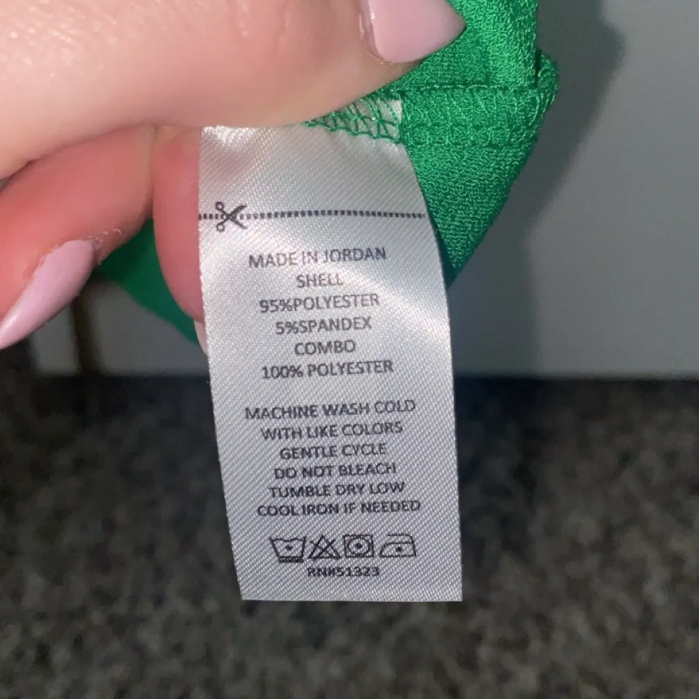 Cece Floral Print Puff Sleeve Top, size M worn once - Image 3