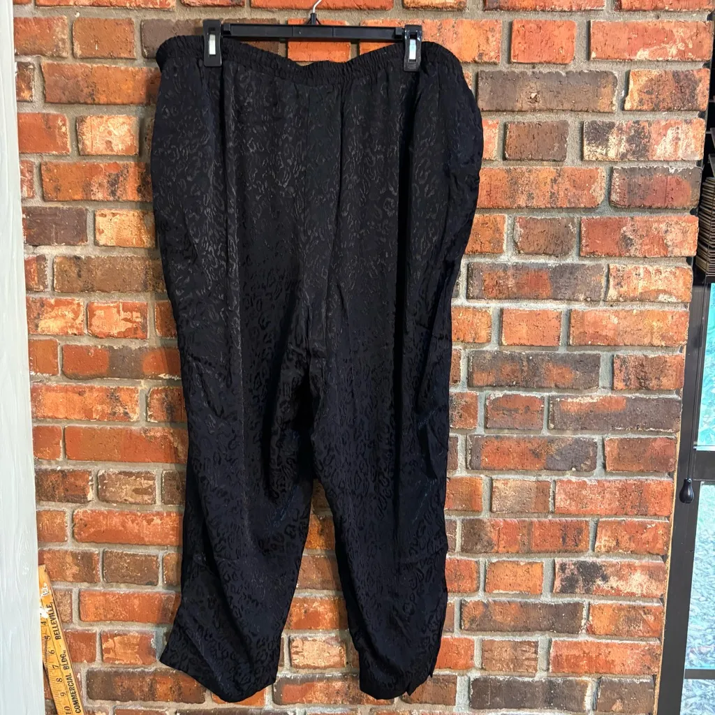 Lane Bryant womens pull on animal print satin feel jogger pants black 18/20. - Image 5