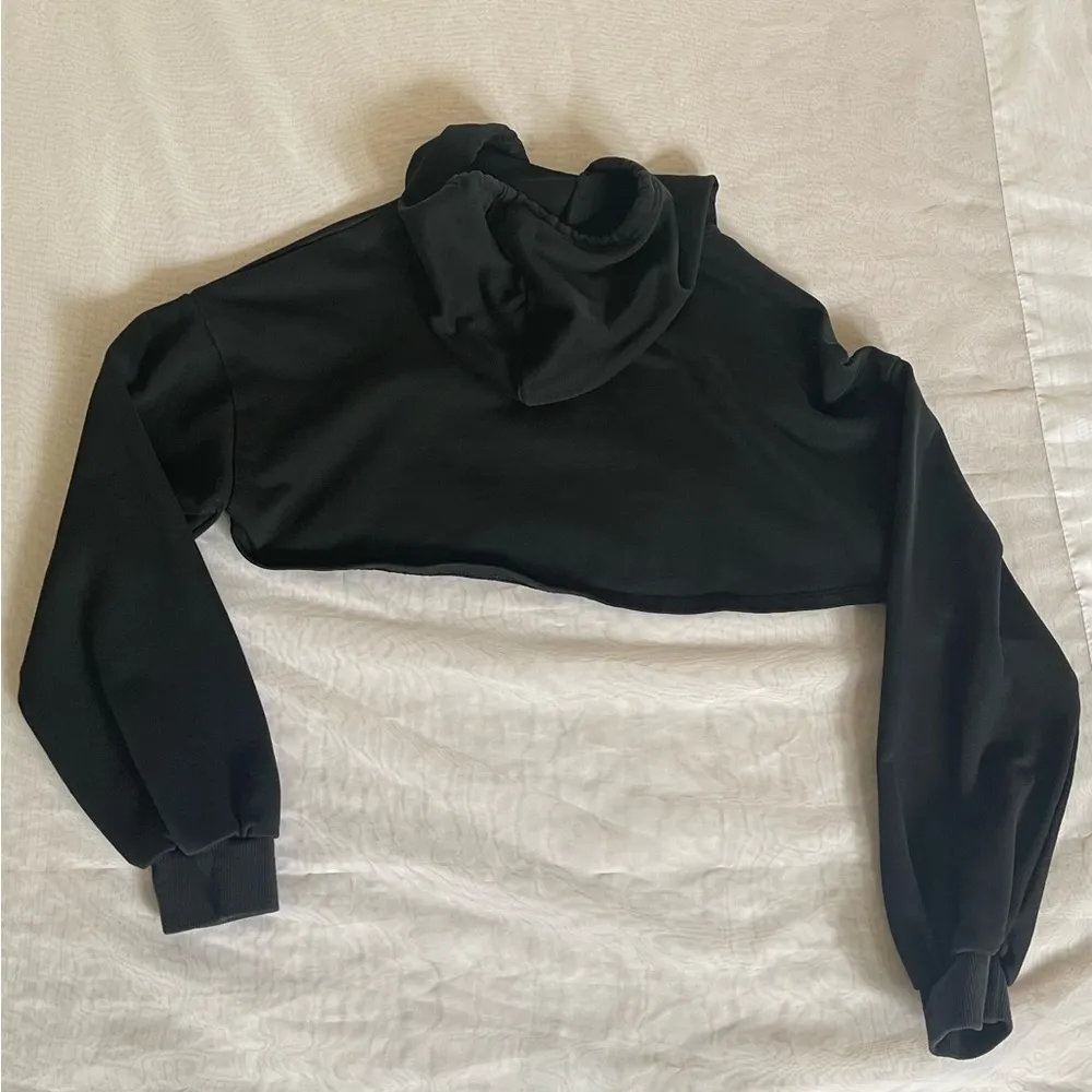 Black Cropped Hoodie with Zipper - Image 6