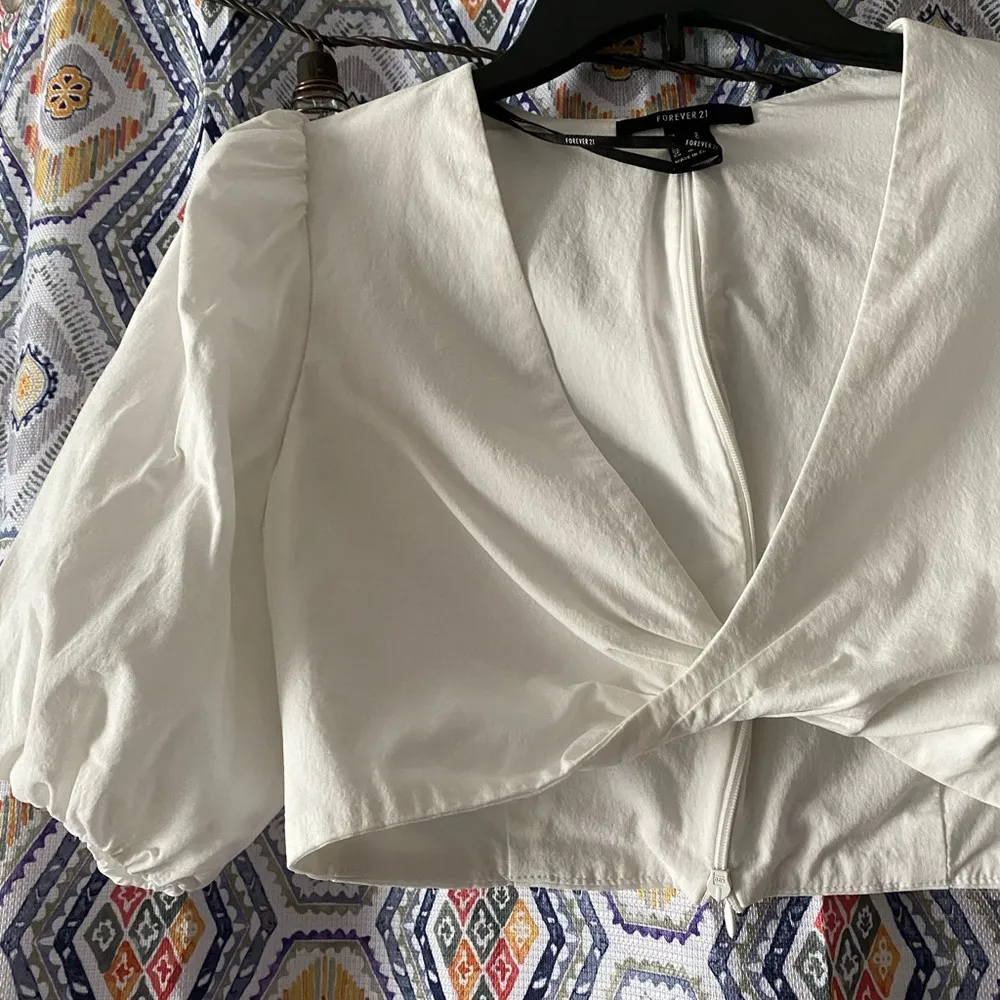 cropped puff sleeve top - Image 3