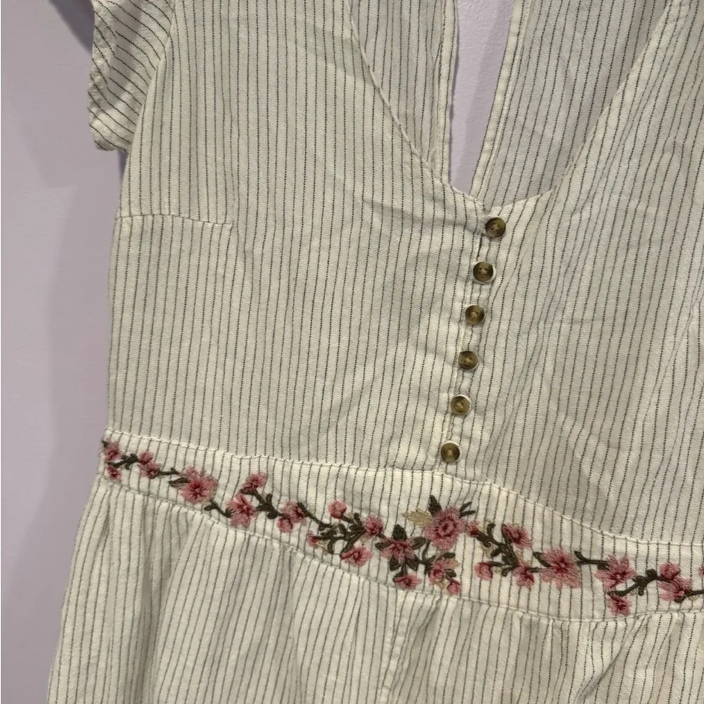 American Eagle‎ white stripe embroidered floral romper - Image 3