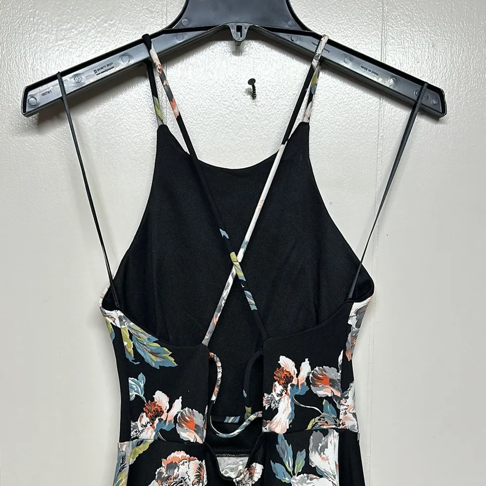 Soprano Pink and White Halter Midi Dress - Image 4