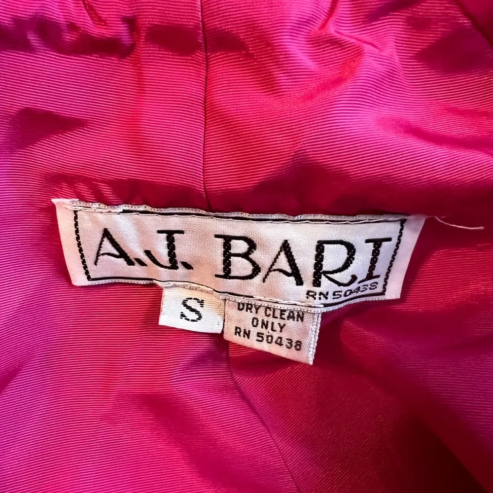 A.J.Bari womens pink satin jacket. Size small. - Image 5