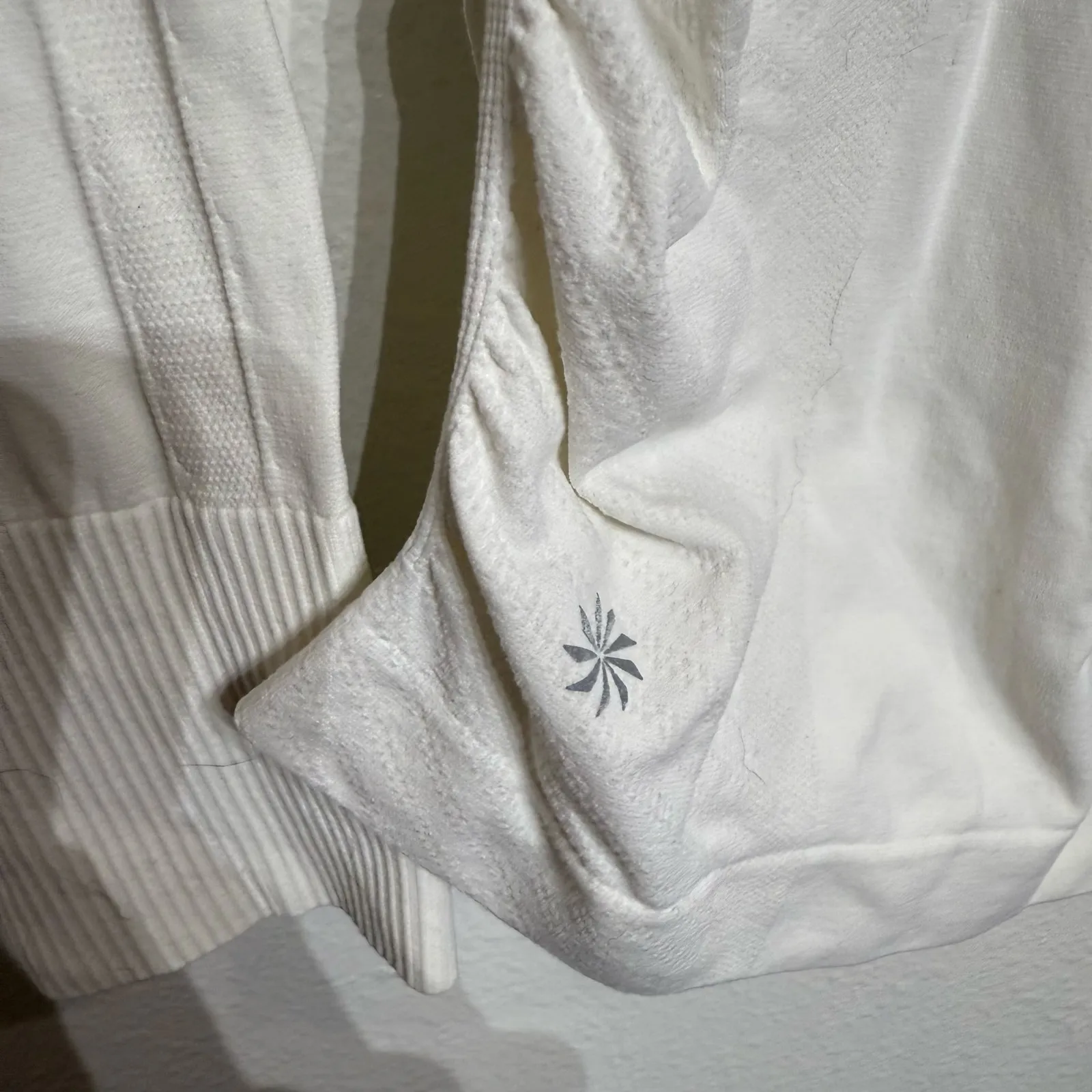 Athleta White Speedlight Seamless Ruched Long Sleeve Top Sz M - Image 5