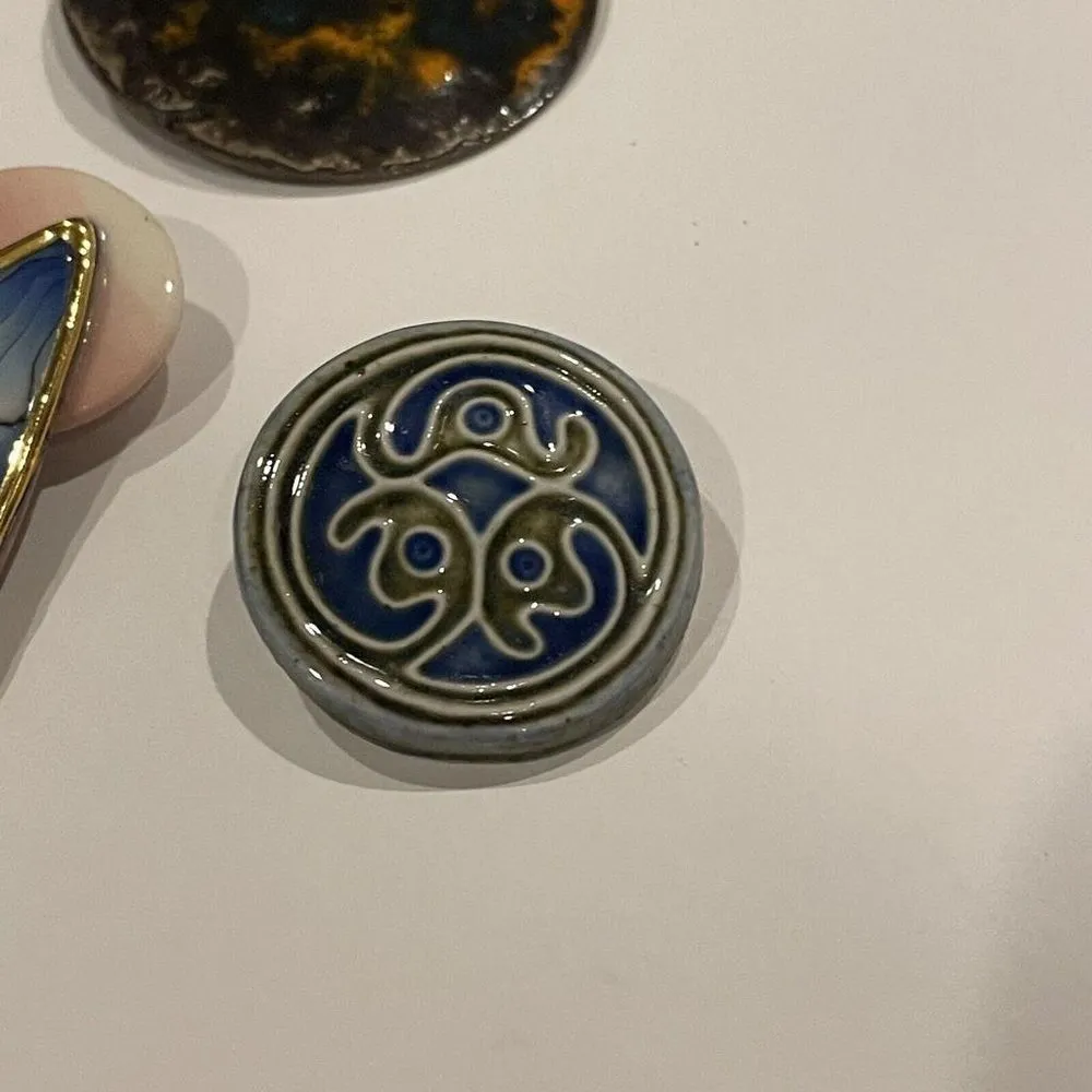 Lot Of 3 Handmade Handcrafted Brooch Pins Ceramic / Enameled Metal Etc - Image 7