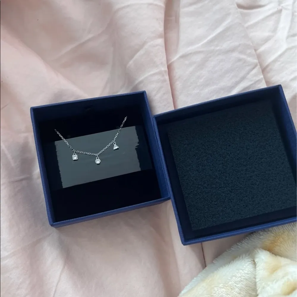 New Swarovski 3 crystal simple necklace - Image 2
