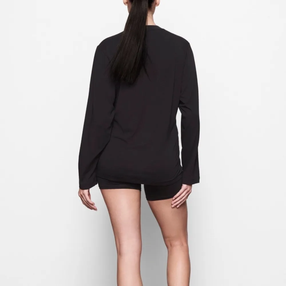 SKIMS boyfriend Long-sleeves T Shirt in Onyx Size XS - Image 4